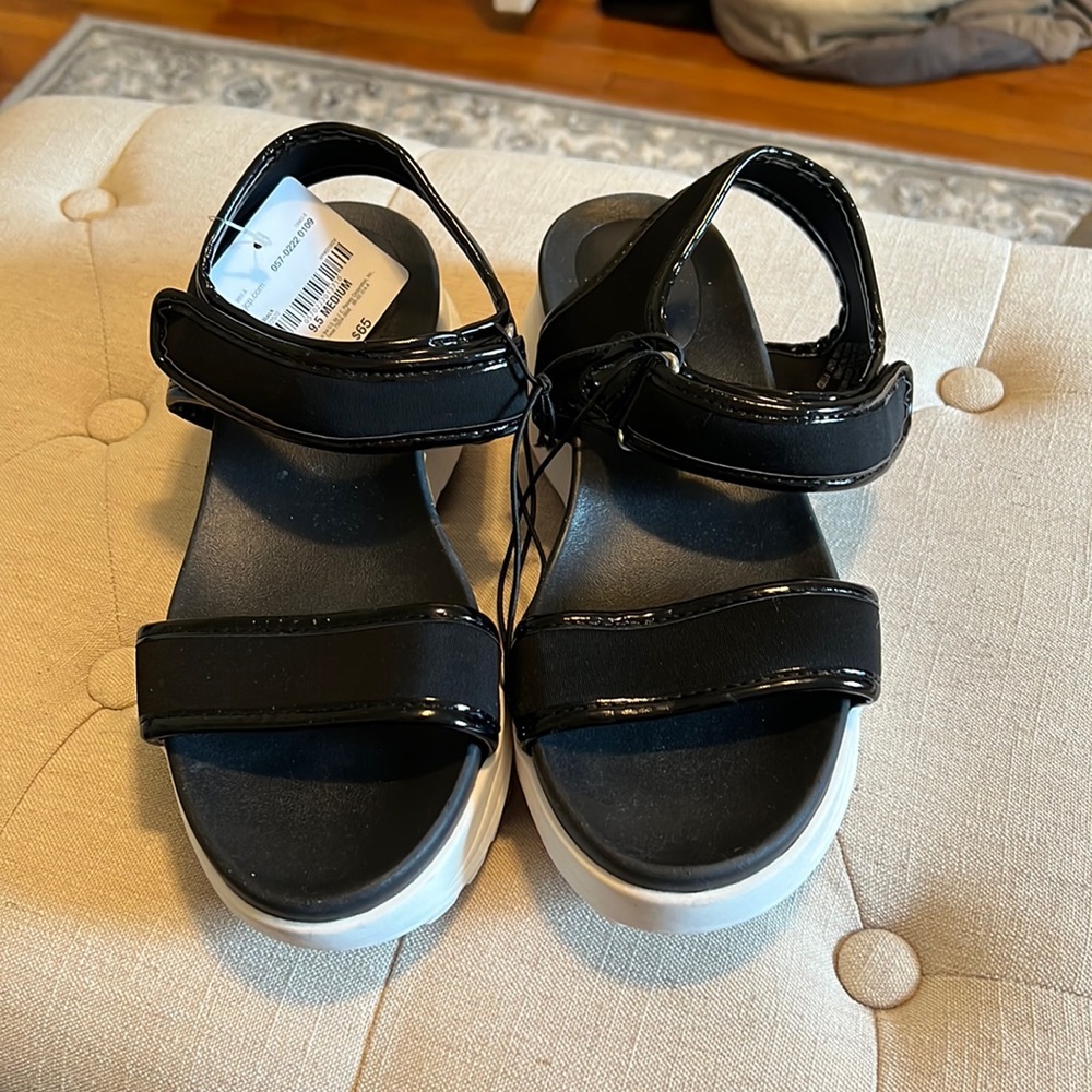 NWT Stylus Sandals